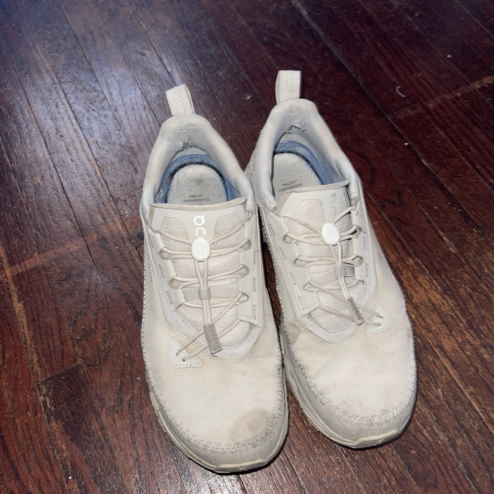 On Running Men's Cream/Off-White Performance Sneakers - Picture 8 of 8
